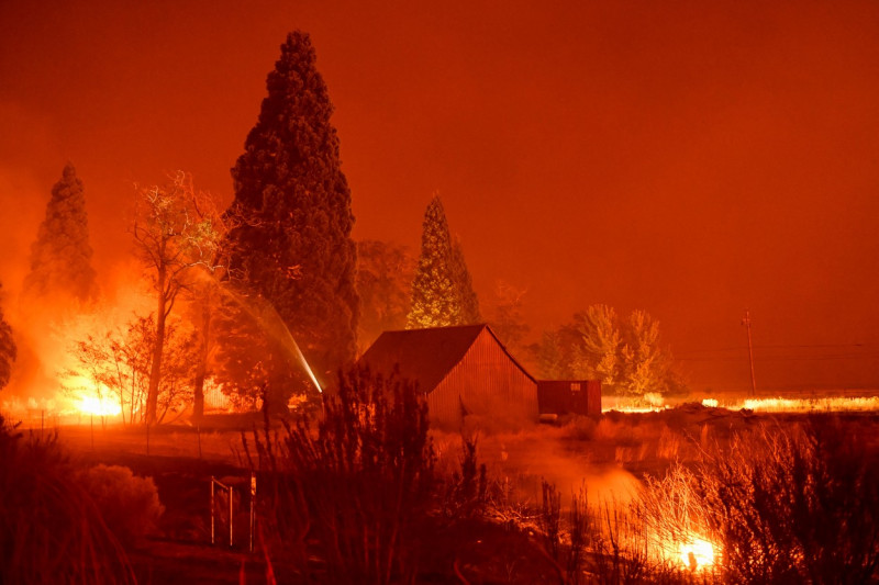 Incendiul Dixie Fire din California