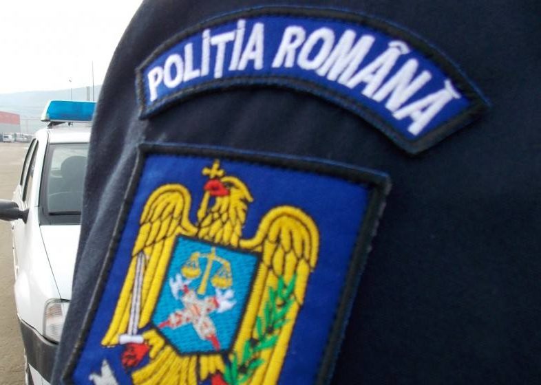 Un bătrân de 91 de ani fără permis auto a fost prins în timp ce conducea o mașină cu numere false