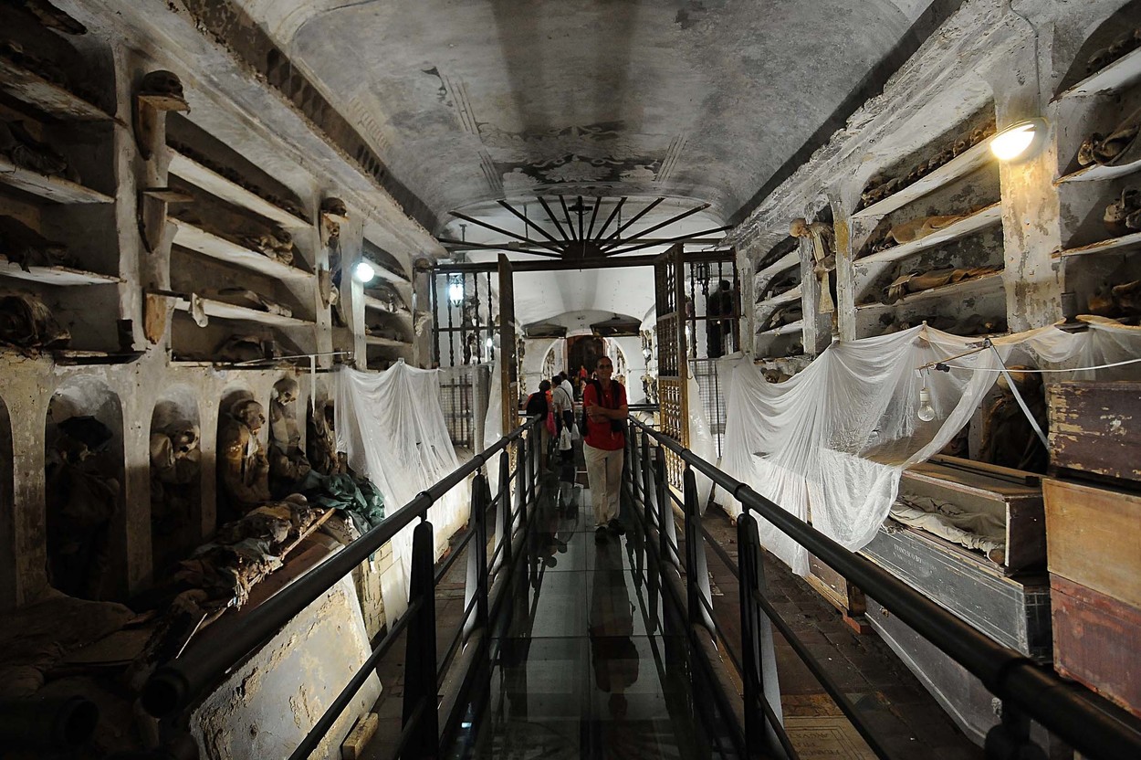 Secretele vechi de 200 de ani ale copiilor mumificați din catacombele din Palermo