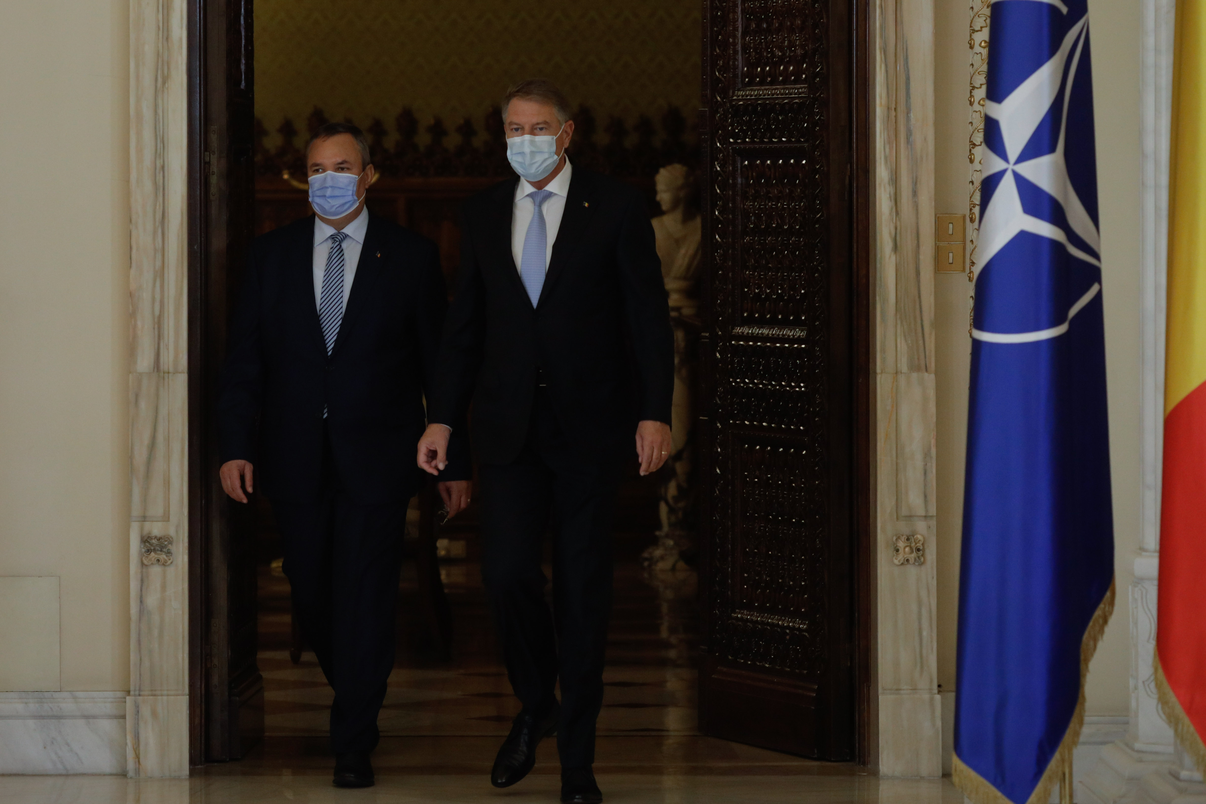 Surse: Klaus Iohannis i-a chemat la discuții pe premierul Ciucă și miniștrii din Guvern