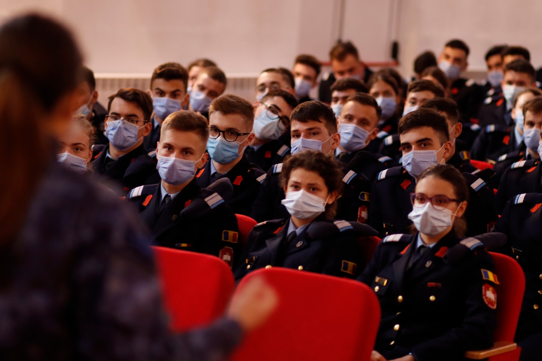 Cum au devenit MAI și MApN influenceri de succes în România. Ministerul de Interne, aproape 1 milion de fani pe rețelele sociale
