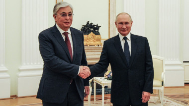 Președintele rus Vladimir Putin și președintele kazah Kasîm-Jomart Tokaev.