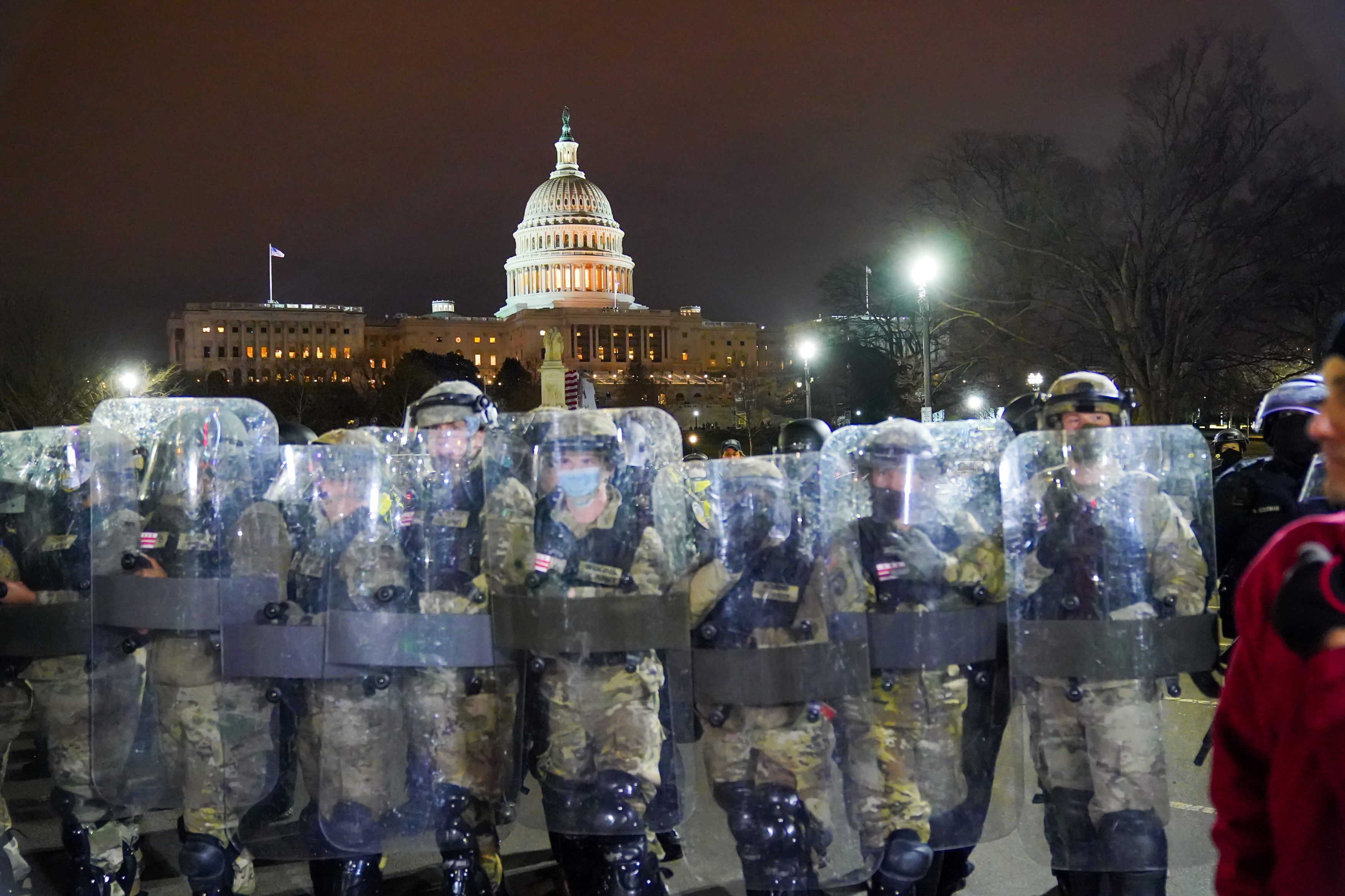 Mobilizarea Gărzii Naționale, de către Donald Trump, i-a scos pe americani în stradă: protest cu mii de oameni la Washington