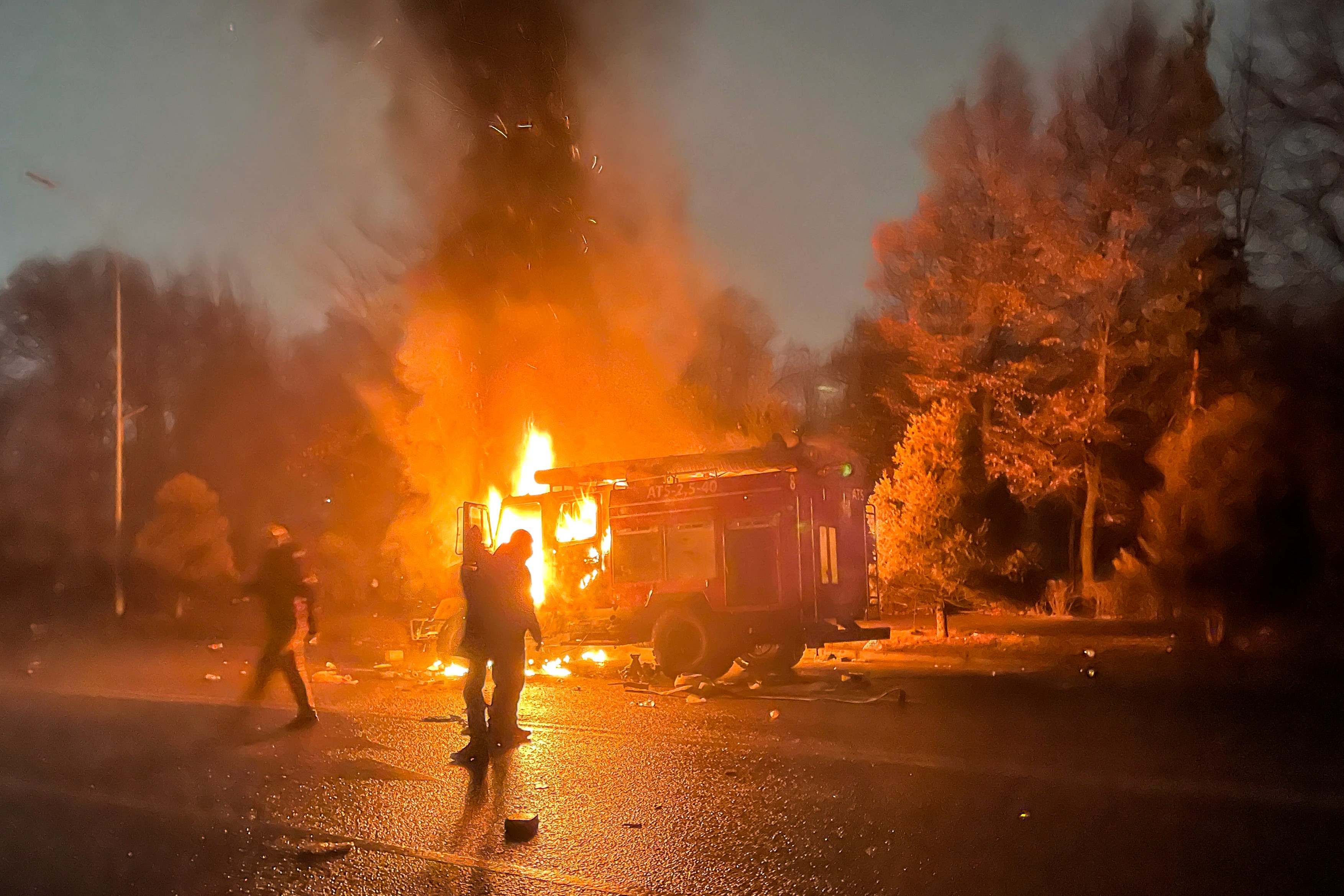 Revoluție în Kazahstan. Poliția spune că zeci de protestatari au fost „eliminați”. Rusia trimite militari