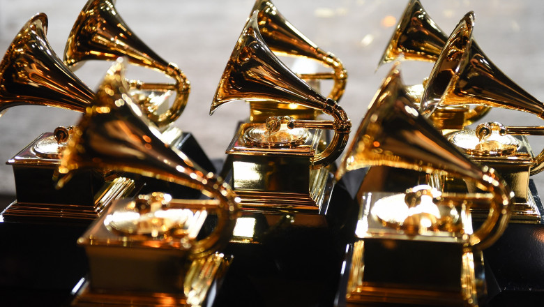 Nominalizările pentru cea de-a 64-a ceremonie de decernare a premiilor Grammy au fost anunţate în noiembrie.