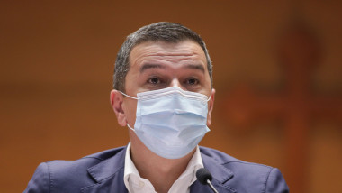 Vicepremierul Sorin Grindeanu cu masca