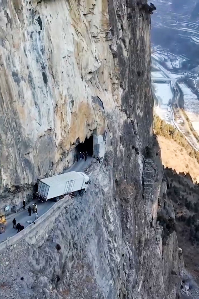 Truck dangles from 330ft cliff after GPS takes him on narrow mountain road in China