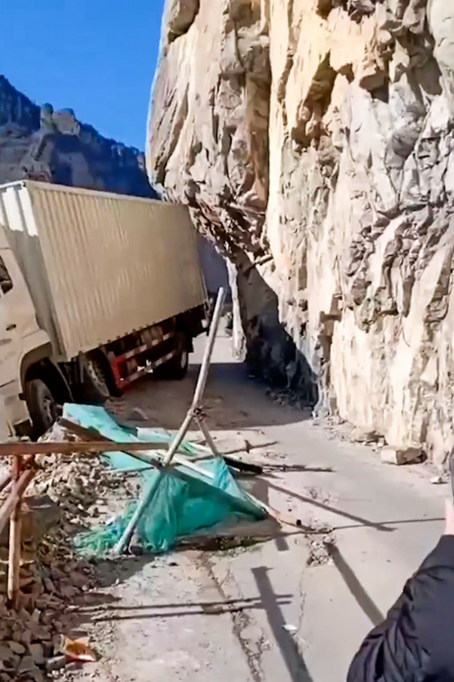 Truck dangles from 330ft cliff after GPS takes him on narrow mountain road in China