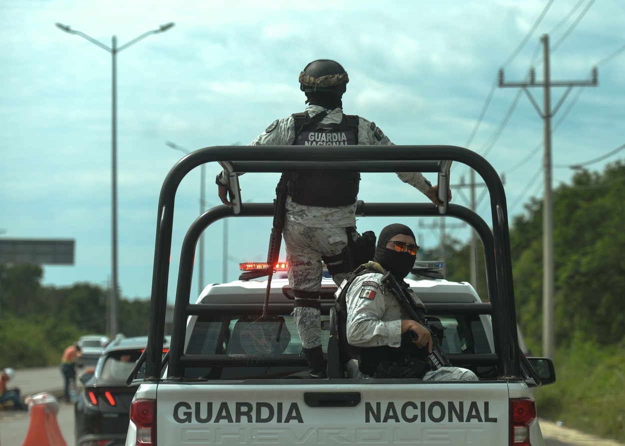Șase polițiști mexicani uciși într-o ambuscadă, după ce atacatorii în camioane blindate și au deschis focul cu arme de calibru mare