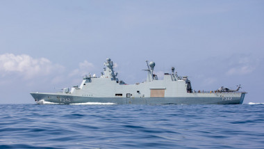 fregata daneza esbern snare din profil, pe mare