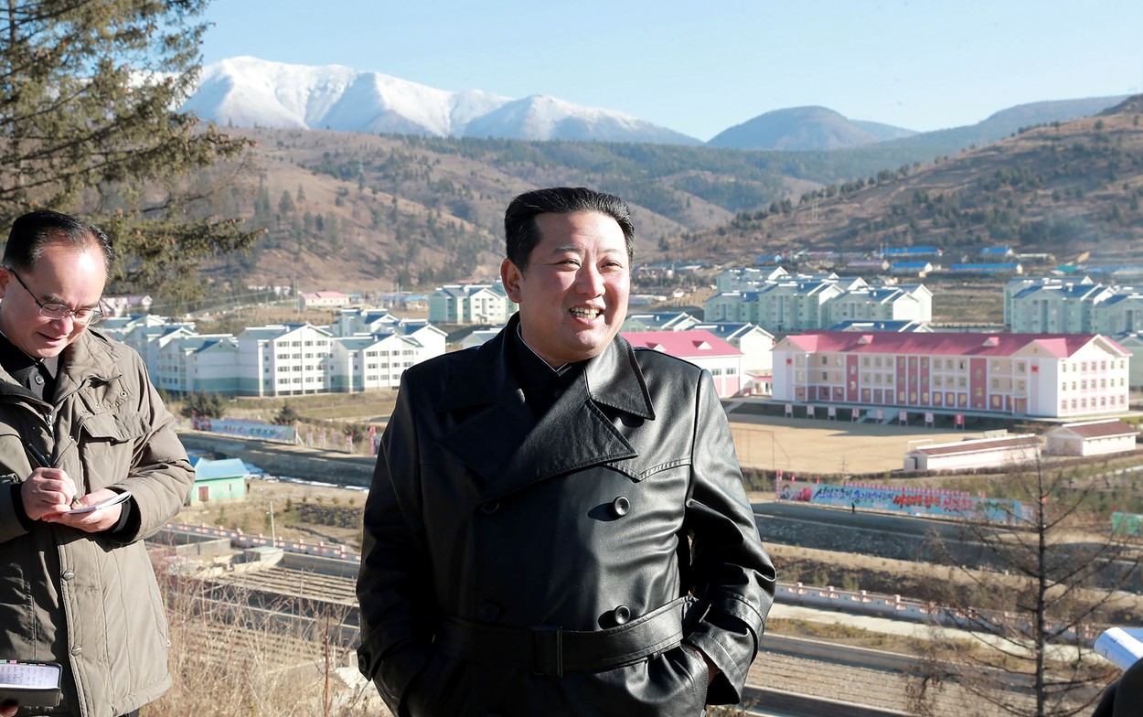 Coreea de Nord a făcut un documentar în care Kim Jong Un apare "înfruntând marile adversităţi" din 2021