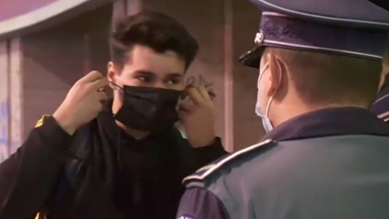 Polițiștii controlează lumea dacă poartă mască.