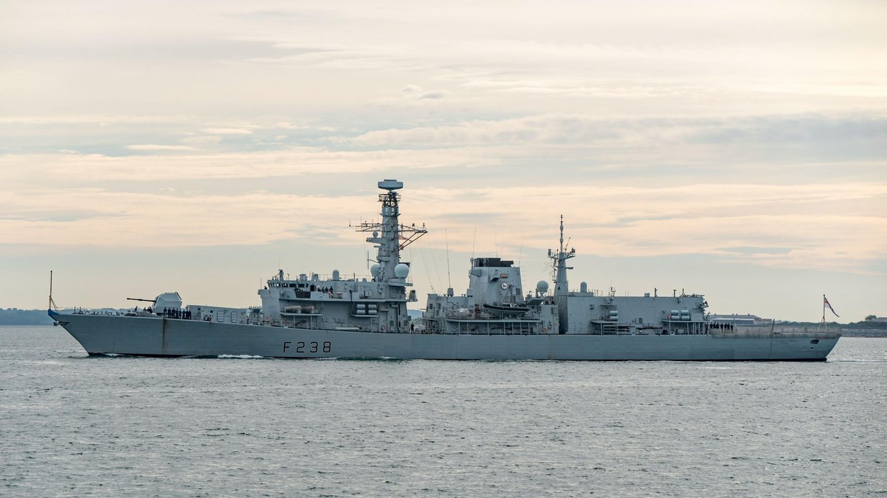 Un submarin rusesc a lovit sonarul unei nave de război britanice în Atlanticul de Nord. Cum s-a petrecut incidentul