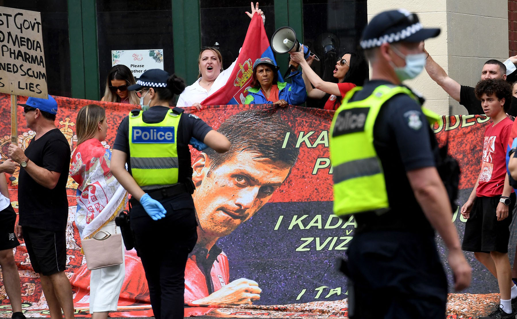 Serbia a înaintat un protest oficial ambasadorului Australiei la Belgrad: Novak Djokovic este tratat ca un terorist