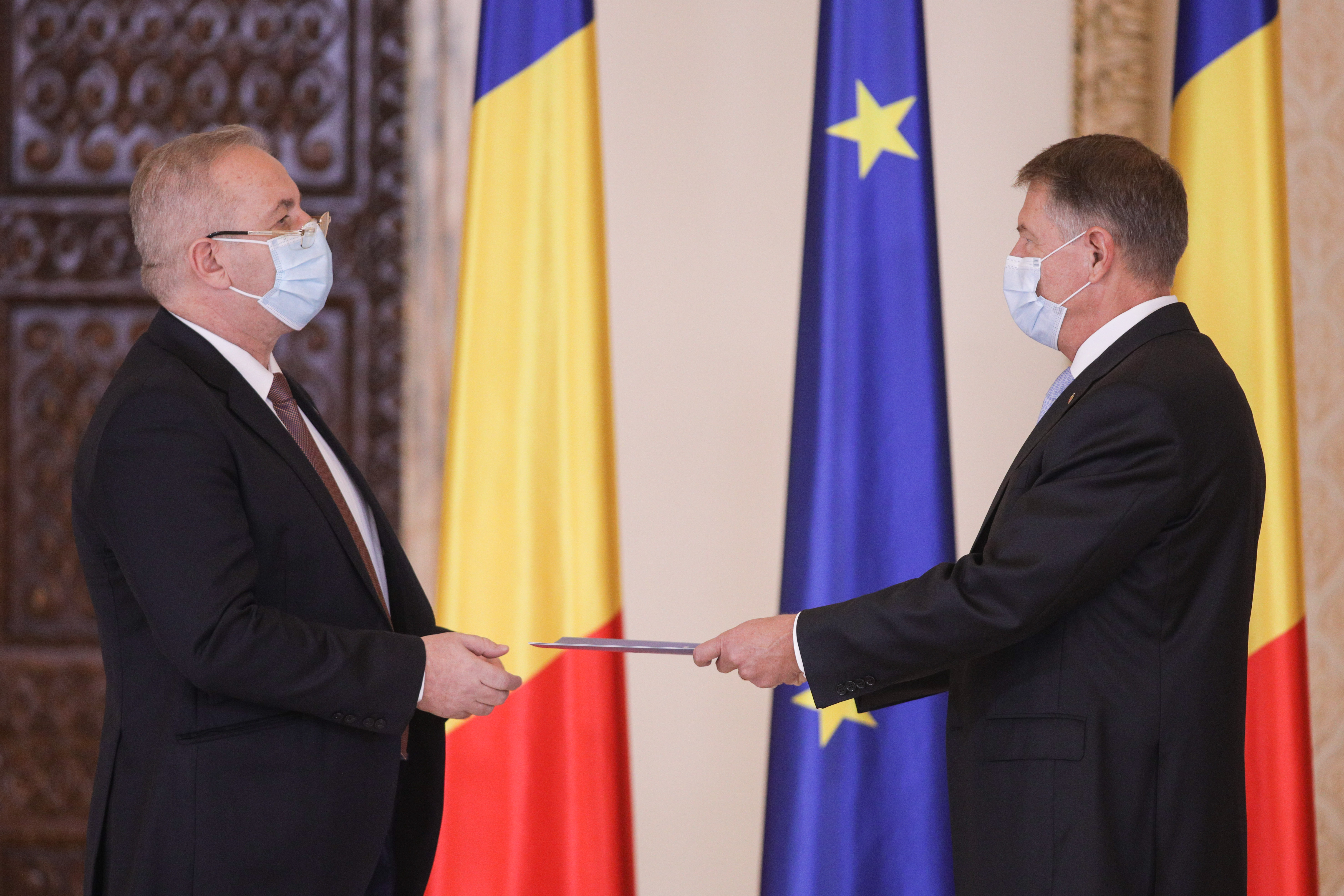 Vasile Dîncu confirmă o întânire cu președintele Iohannis: Este șeful armatei, ne-a întins o mână de ajutor pentru a lucra mai eficient