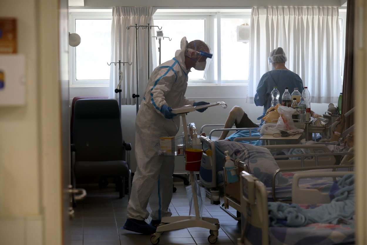 Medic israelian: Deocamdată, gripa ne face mai multe probleme decât Omicron, dar coronavirusul se transmite extraordinar de repede