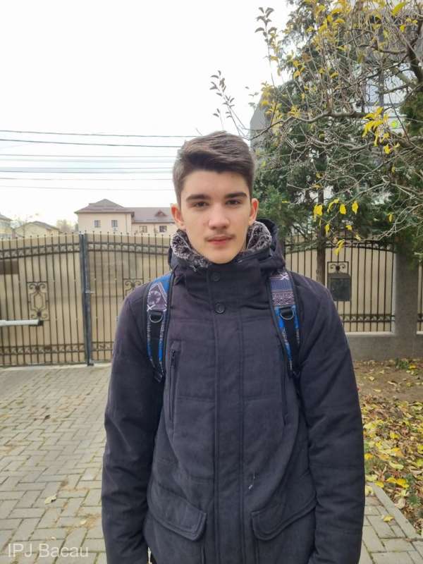 Un băiat de 16 ani este dat dispărut din 2 ianuarie. Poliția cere ajutor oamenilor pentru a-l găsi