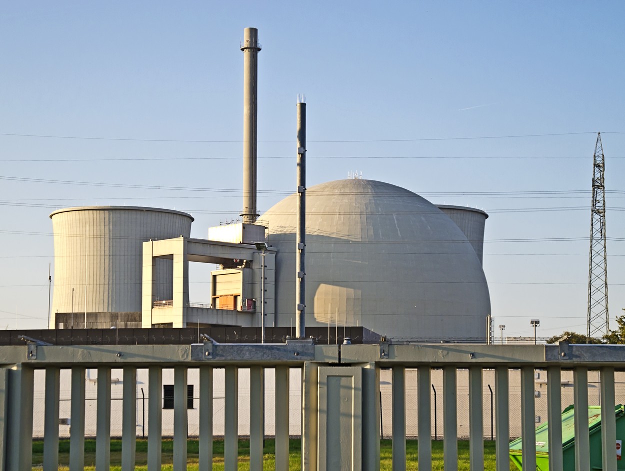 Comisar european: UE va trebui să investească 500 de miliarde de euro în noi centrale nucleare