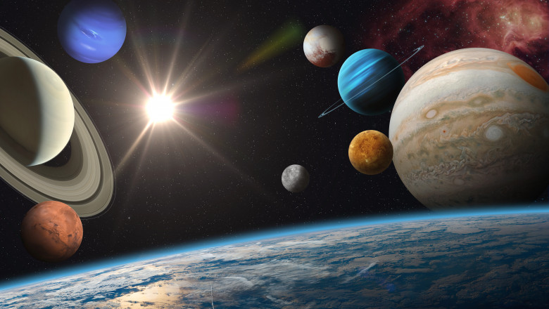 reprezentare grafica a sistemului solar cu planetele
