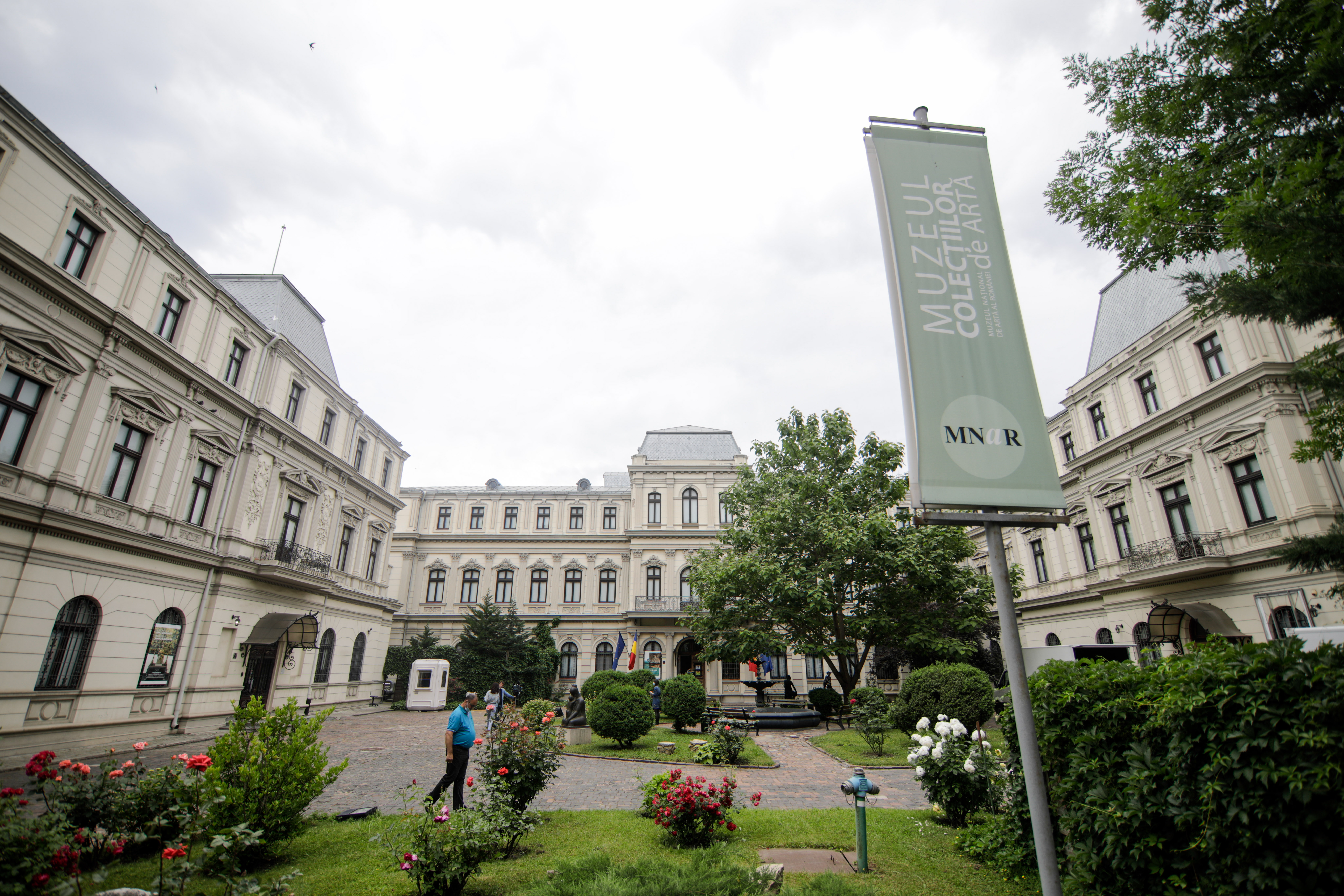 Un italian beat a fost prins în noaptea de Revelion încercând să intre în Muzeul „Colecțiilor de Artă” din București