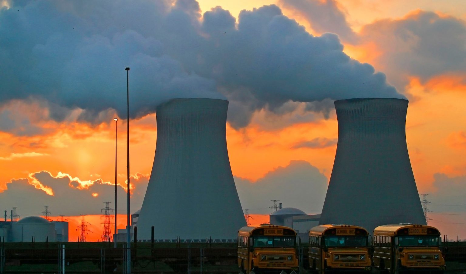 Comisia Europeană va prezenta un proiect prin care energia nucleară și cea care folosește gaze naturale să fie considerate „verzi”