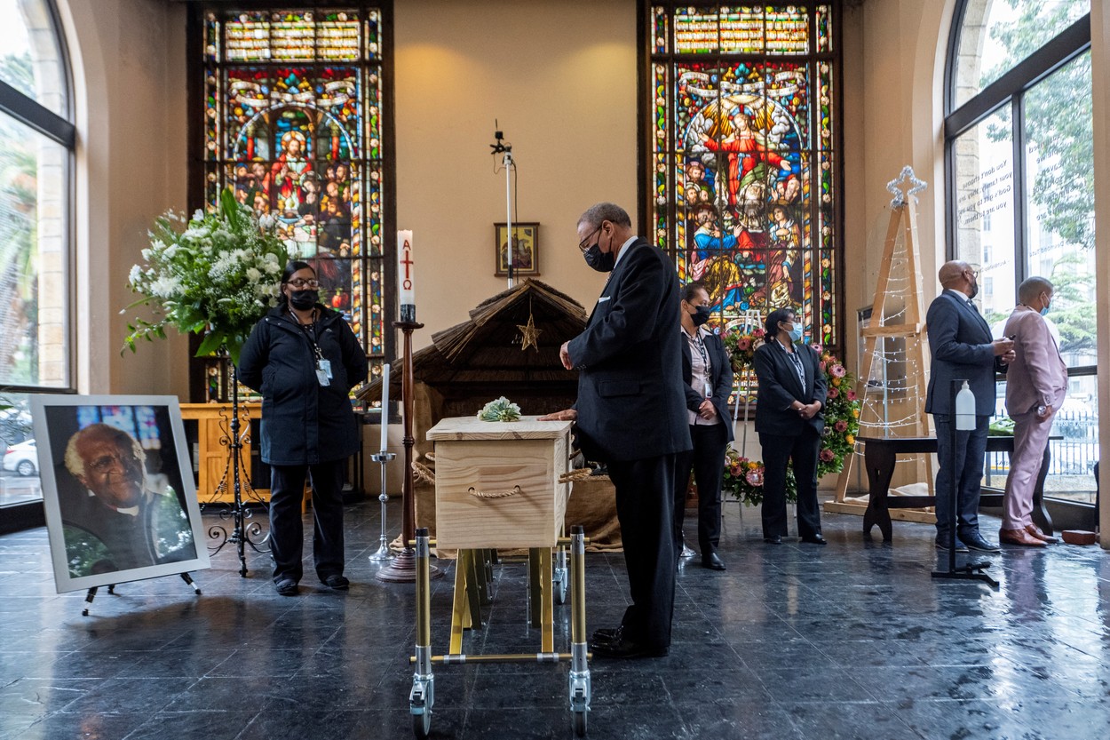 Funeraliile arhiepiscopului sud-african Desmond Tutu au fost modeste, aşa cum şi-a dorit