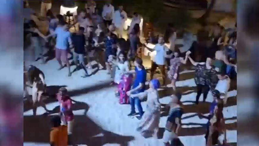 VIDEO. Horă machedonească pe plaja din Zanzibar, de Revelion