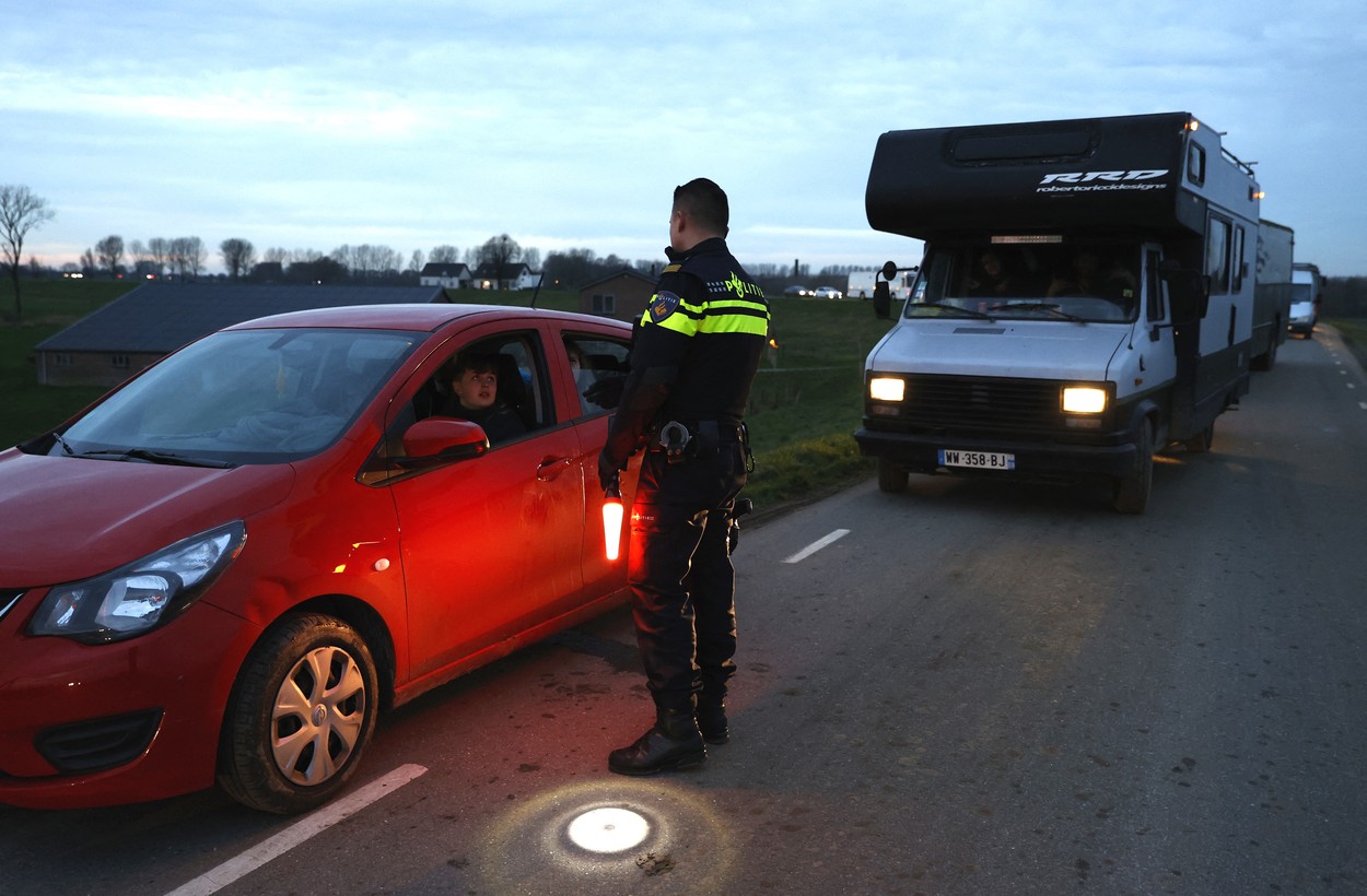 Sute de petrecăreți s-au adunat să facă Revelionul într-o fostă fabrică de cărămidă din Olanda, în plin lockdown