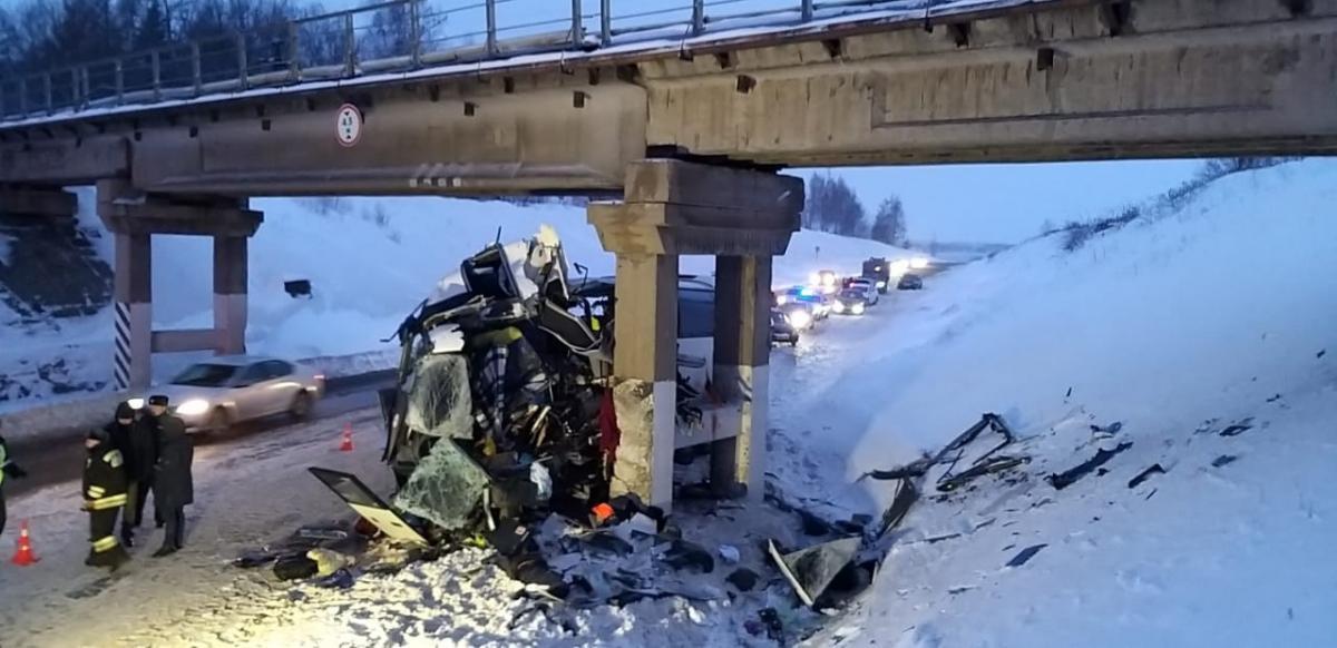 Cinci oameni au murit într-un grav accident de autobuz, la sud de Moscova. Alte 21 de persoane sunt rănite