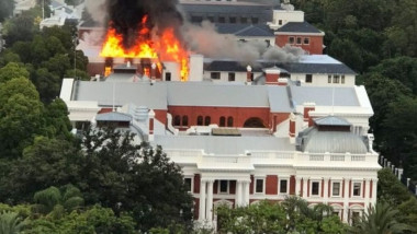 Incendiu în clădirea Parlamentului din Cape Town