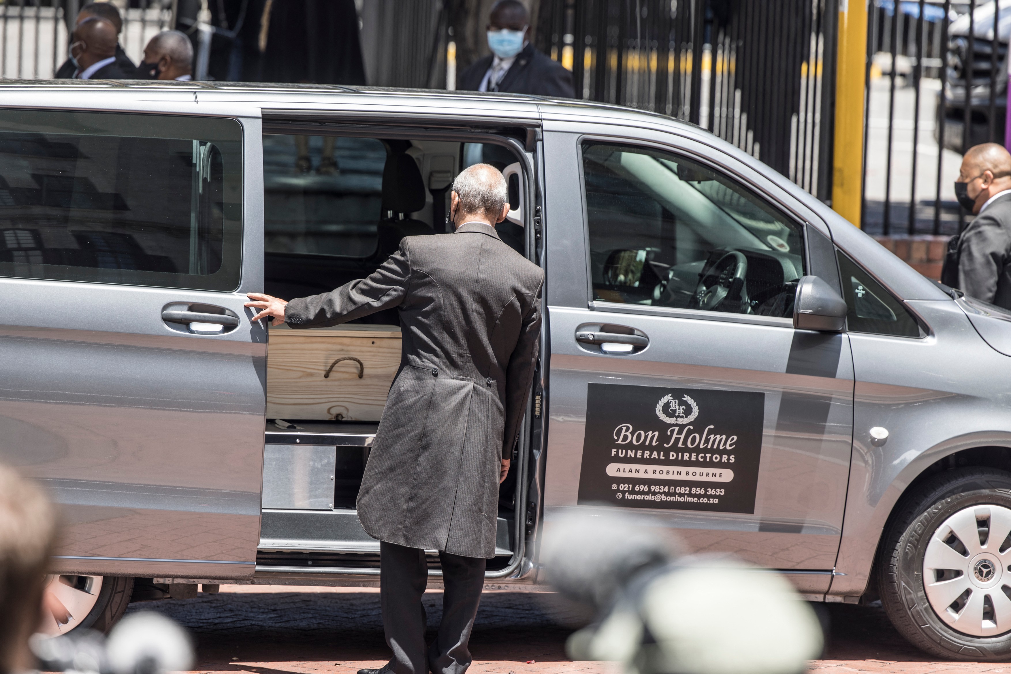 Ce este „acvamarea”, procedura funerară cerută de Arhiepiscopul erou Desmond Tutu