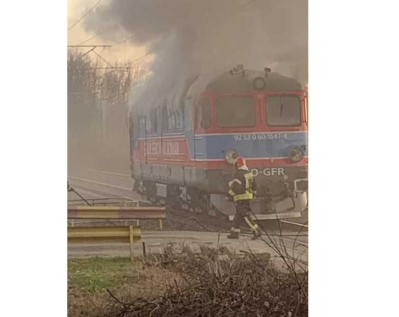 Blocaj feroviar între Brașov și Ploiești, după ce o locomotivă a luat foc în localitatea Brazi. Trenul transporta îngrășăminte chimice