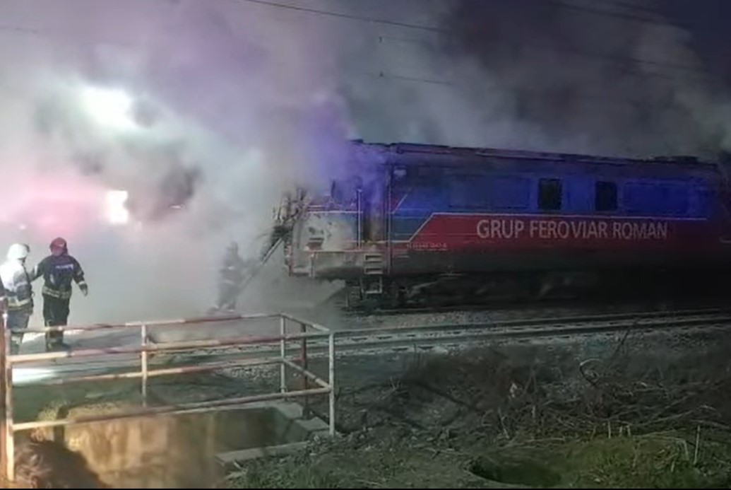 Trenurile dinspre munte au avut întârzieri de peste 3 ore, după ce o locomotivă a luat foc în localitatea Brazi