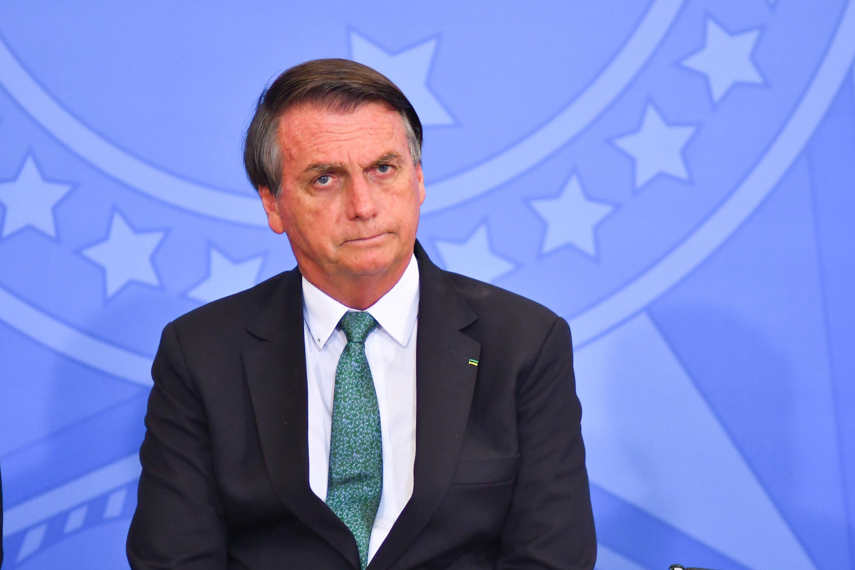 Bolsonaro a ajuns din nou la spital cu dureri abdominale și ar putea fi operat, spune medicul său