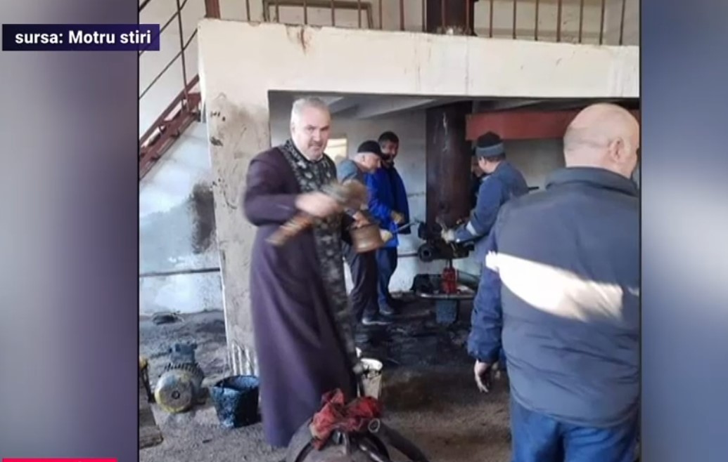 VIDEO. Preot chemat să sfințească instalațiile defecte care au lăsat locuitorii din Motru fără încălzire