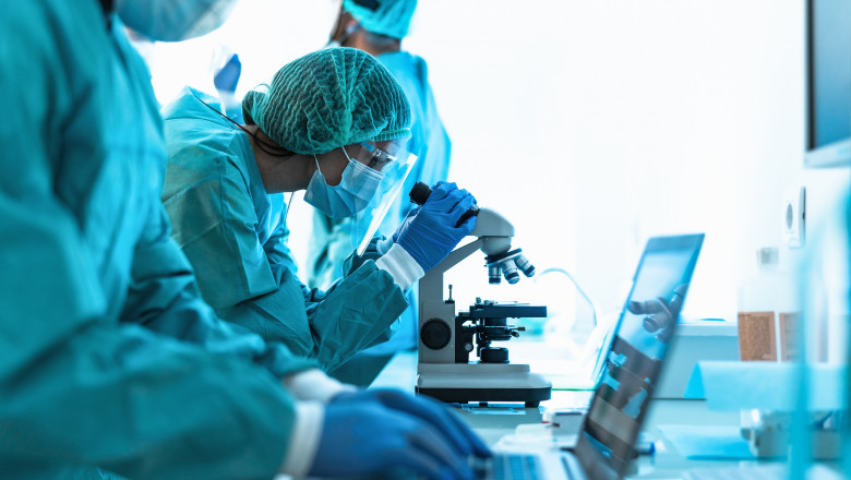 Cât de periculoasă poate fi "Flurona", infectarea simultană cu COVID-19 și gripă și ce complicații ar putea aduce
