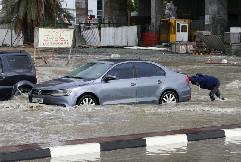 inundatii emirate profimedia-0650198420