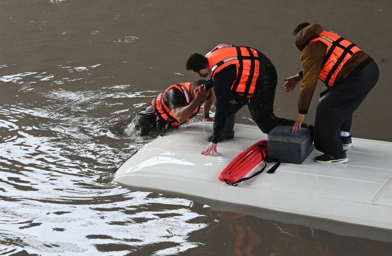 KUWAIT FARWANIYA GOVERNORATE HEAVY RAIN FLOOD