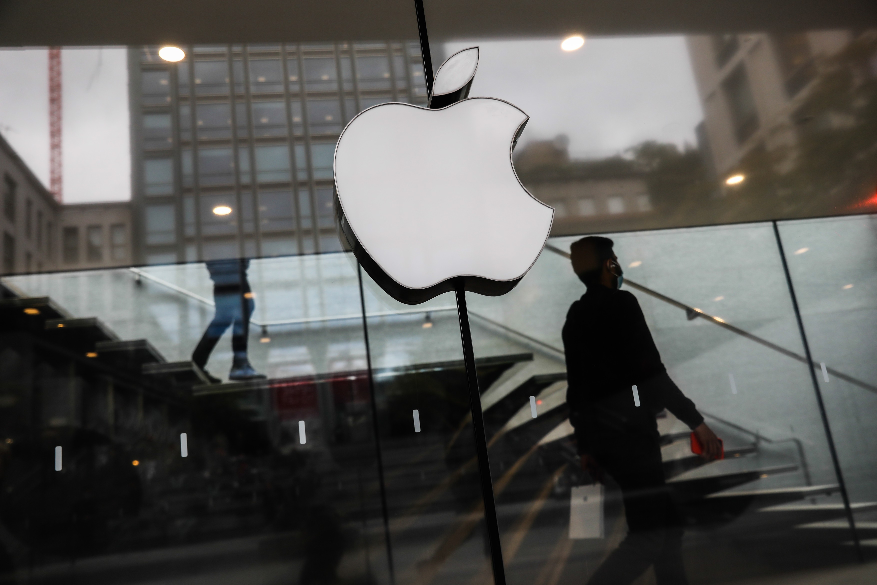 Apple a devenit prima companie cu o valoare de piață de 3 trilioane de dolari