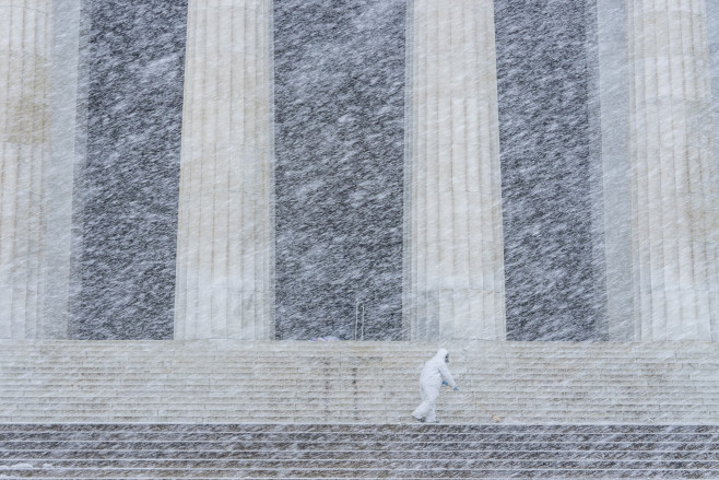 Winter Storm Hits the Mid-Atlantic Region