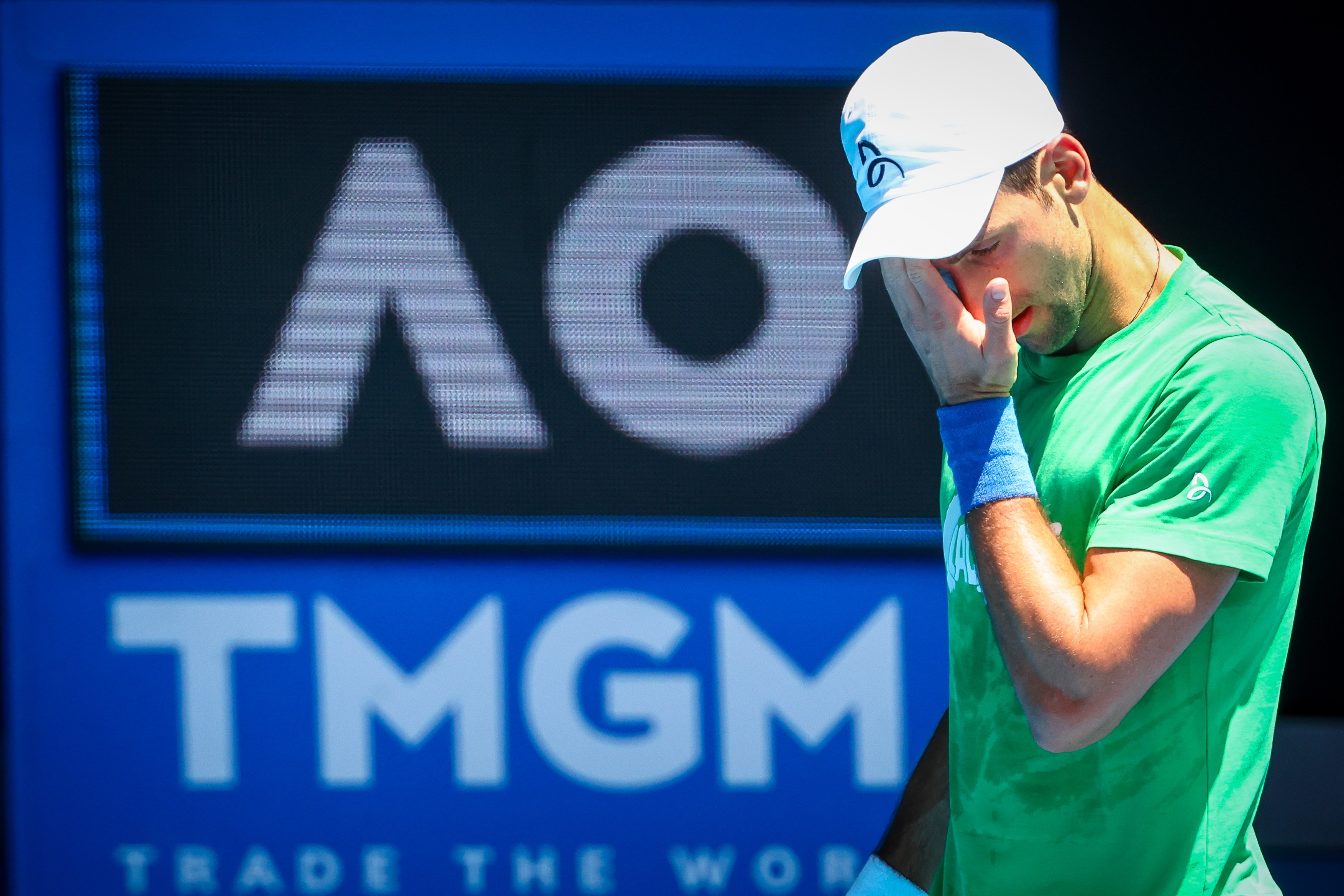 Novak Djokovic, reținut după ce Australia i-a anulat din nou viza. Tenismenul nu va fi deportat încă, în așteptarea judecării apelului