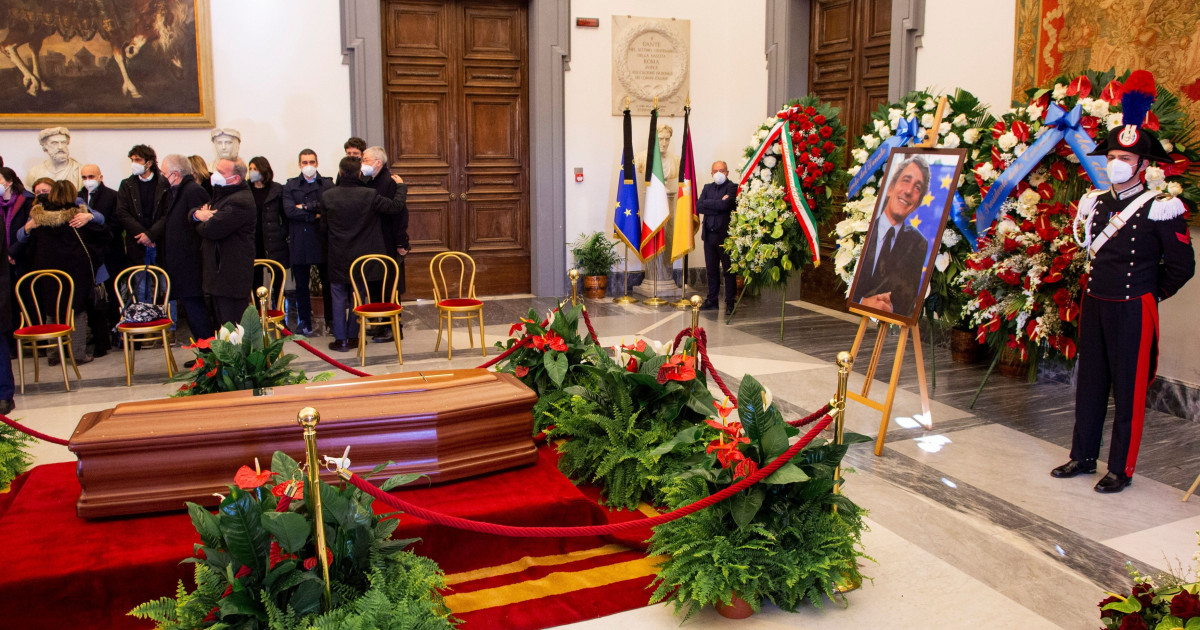 Si svolgono oggi a Roma i funerali di stato di David Sassoli.  Presenti il ​​Presidente italiano ei leader europei