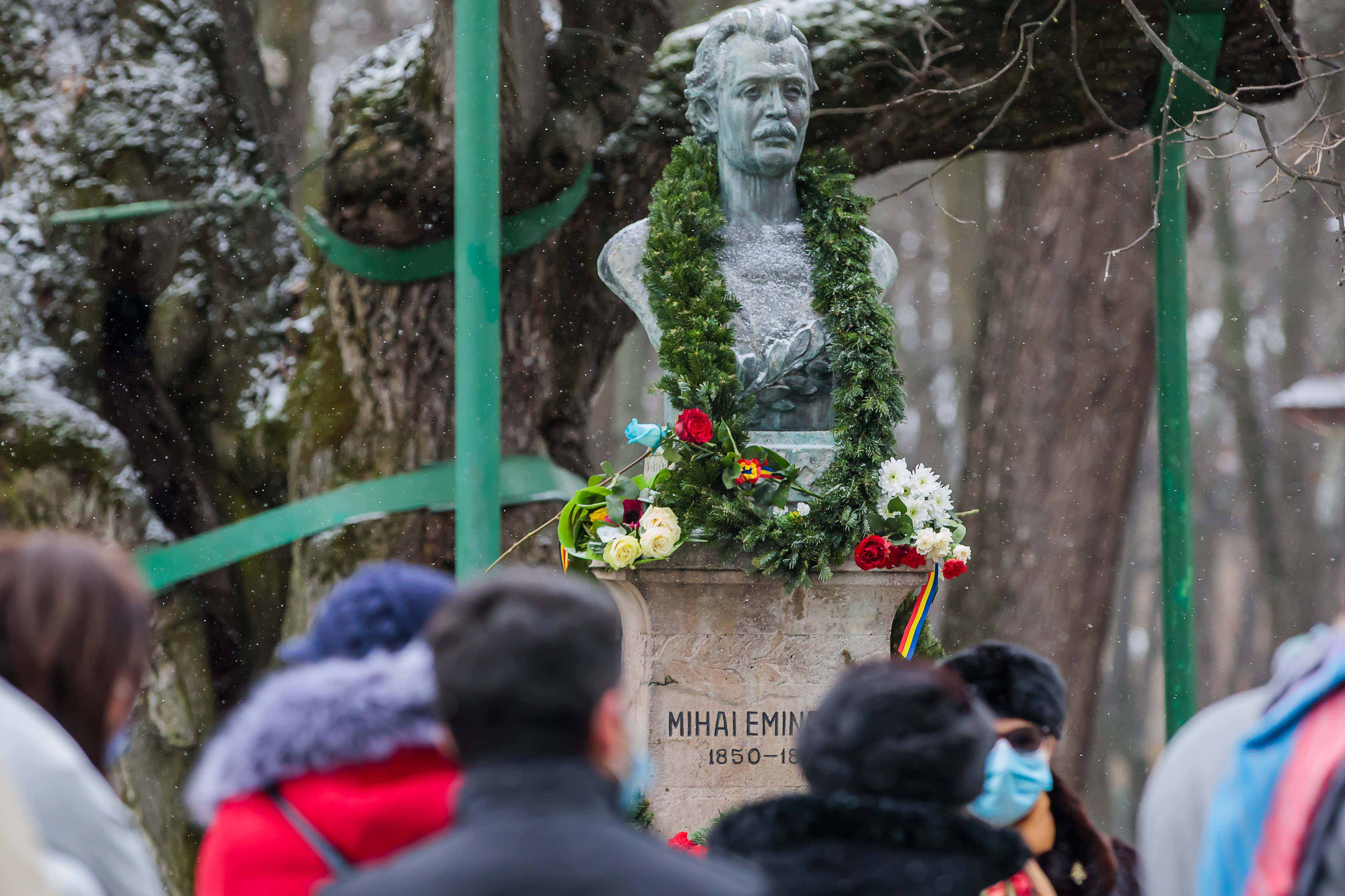 Spectacole și expoziții în toată țara de ziua lui Mihai Eminescu. Intrare liberă în muzeele din subordinea Ministerului Culturii