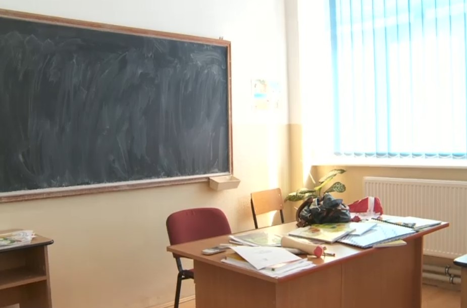 Caz revoltător la Suceava. Un profesor și o educatoare au fost reținuți pentru agresiune sexuală