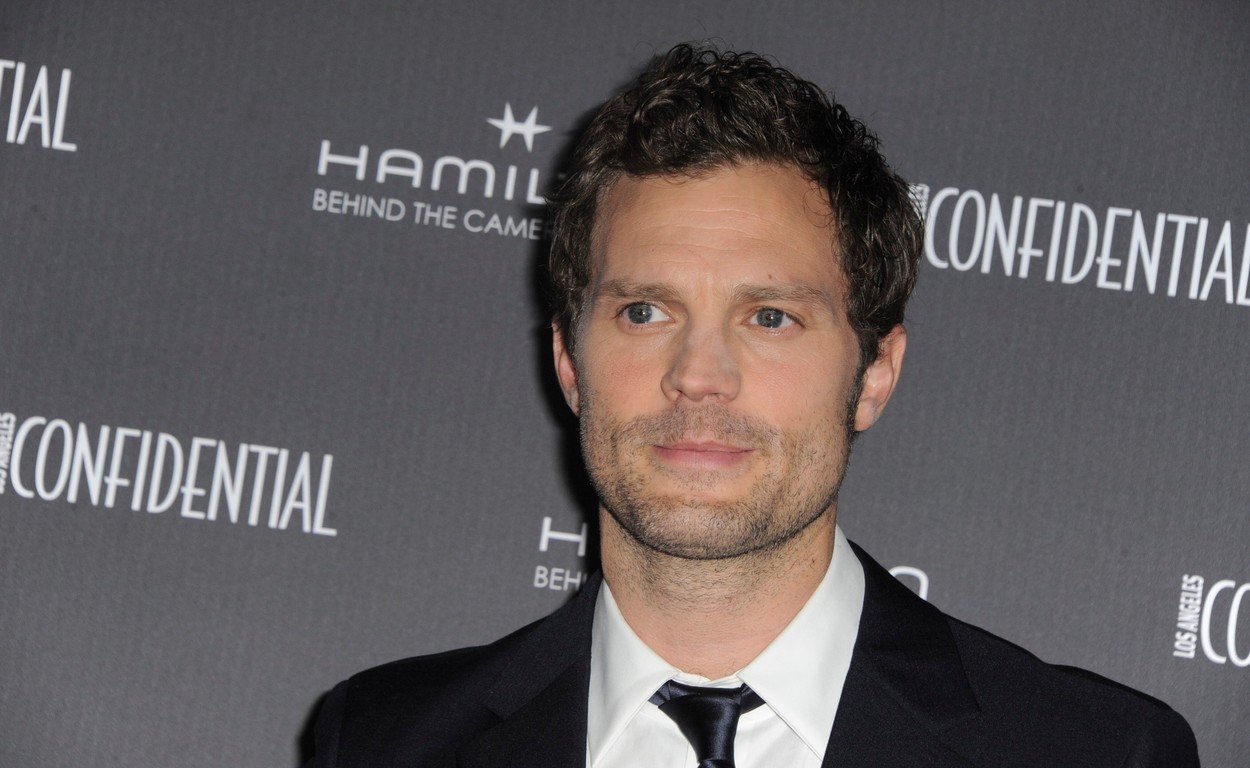 Actorul Jamie Dornan a dezvăluit că se afla în carantină în Australia când tatăl său a murit de Covid
