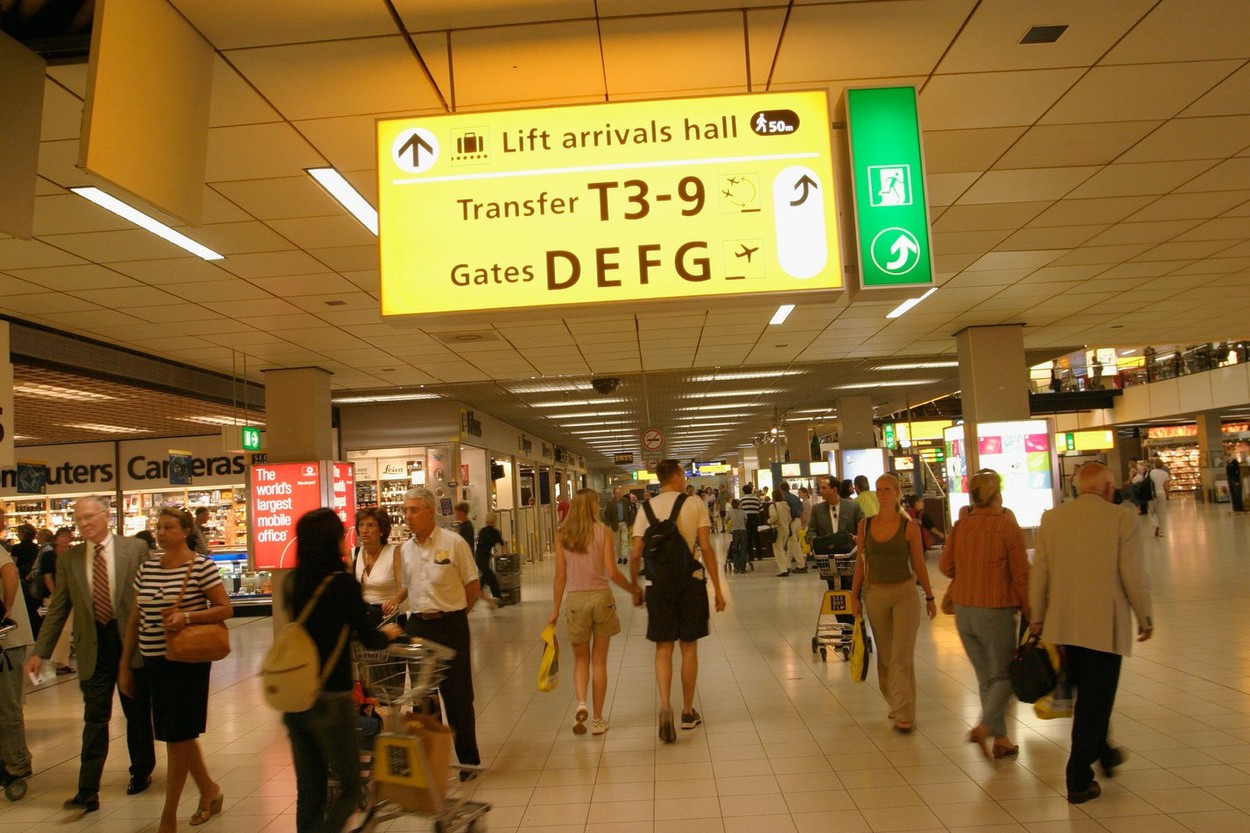 German arestat pe aeroportul Schiphol, după ce a ameninţat că are asupra sa o bombă