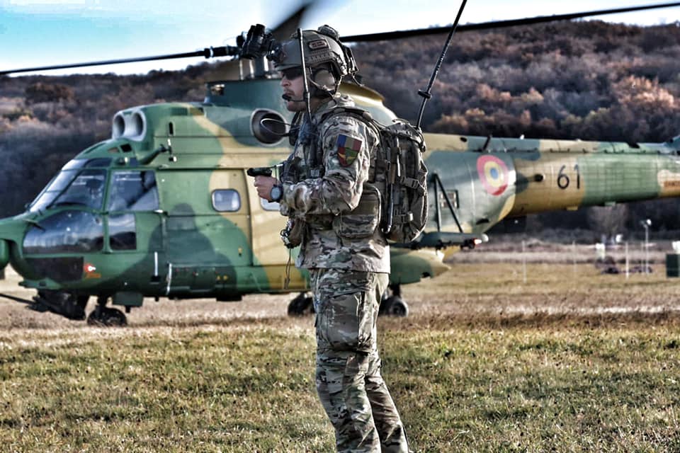 MApN recrutează parașutiști-comando pentru un batalion din Bacău