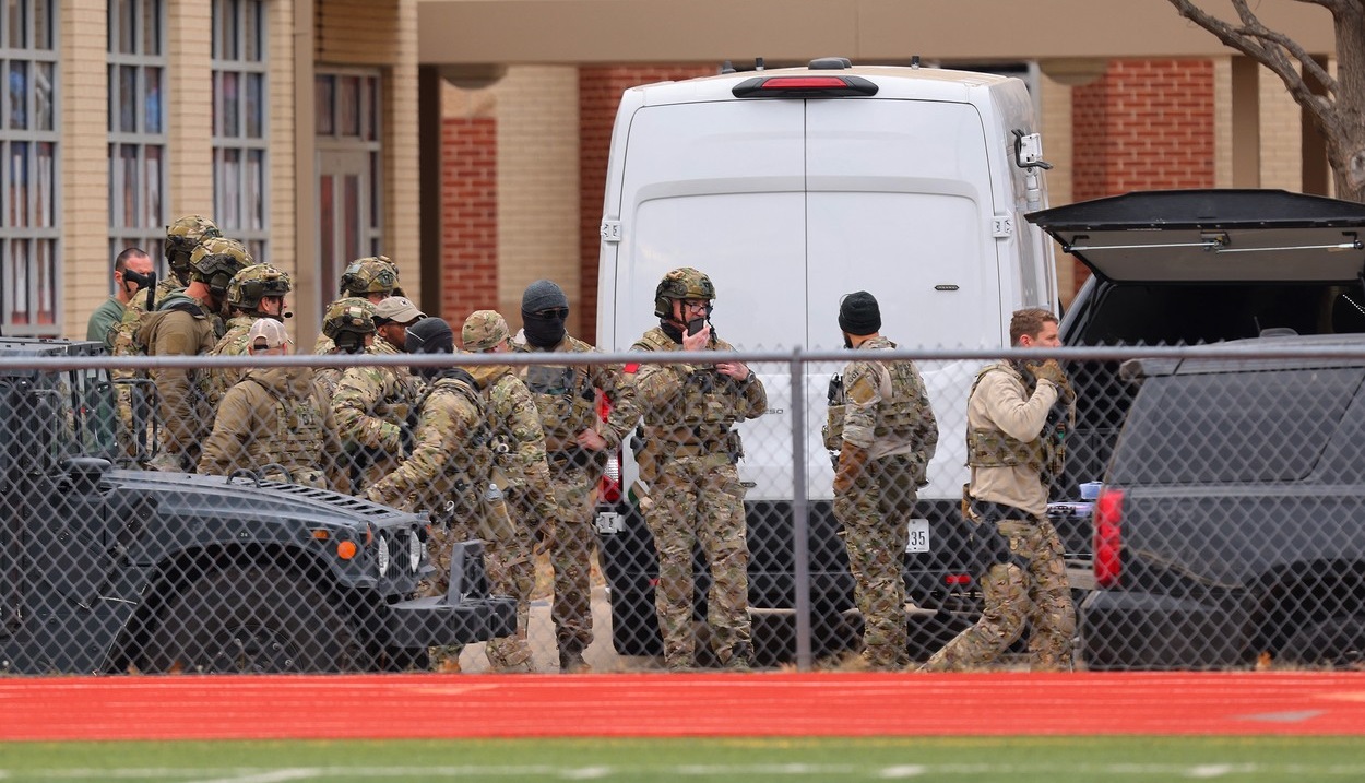Doi tineri arestați în Anglia, în legătură cu luarea de ostatici de la sinagoga din Texas