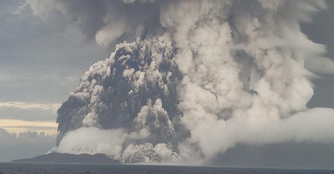 eruptie vulcan tonga profimedia-0653177411 (2)