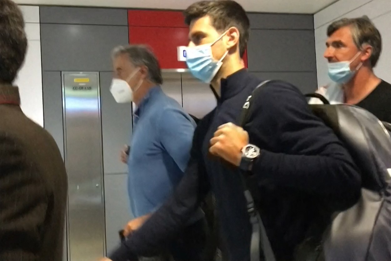 Novak Djokovic spune că nu e antivaccinist, dar că preferă să rateze trofee decât să-și facă vaccinul anti-COVID